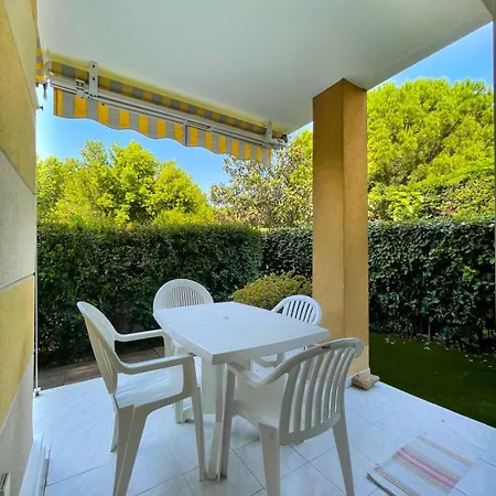 Superb With Garden Near The Sea Apartamento